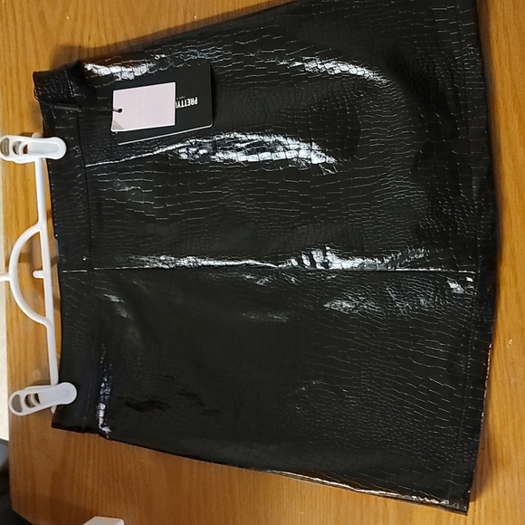 BLACK FAUX LEATHER CROC EFFECT MINI SKIRT - Picture 3 of 5